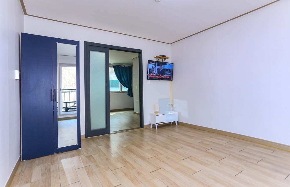 mainroom02